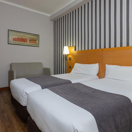 Hotel Lyon Barcelona Luaran gambar