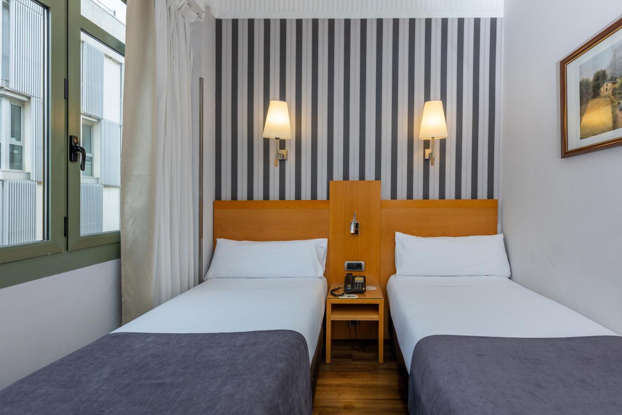 Hotel Lyon Barcelona Luaran gambar