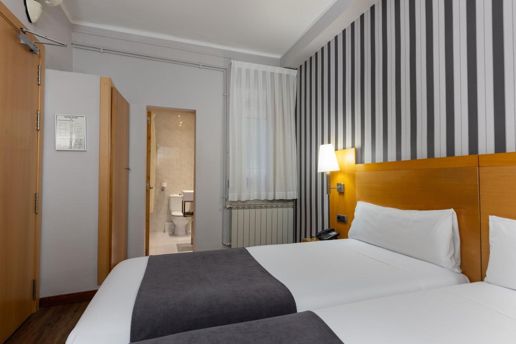 Hotel Lyon Barcelona Luaran gambar