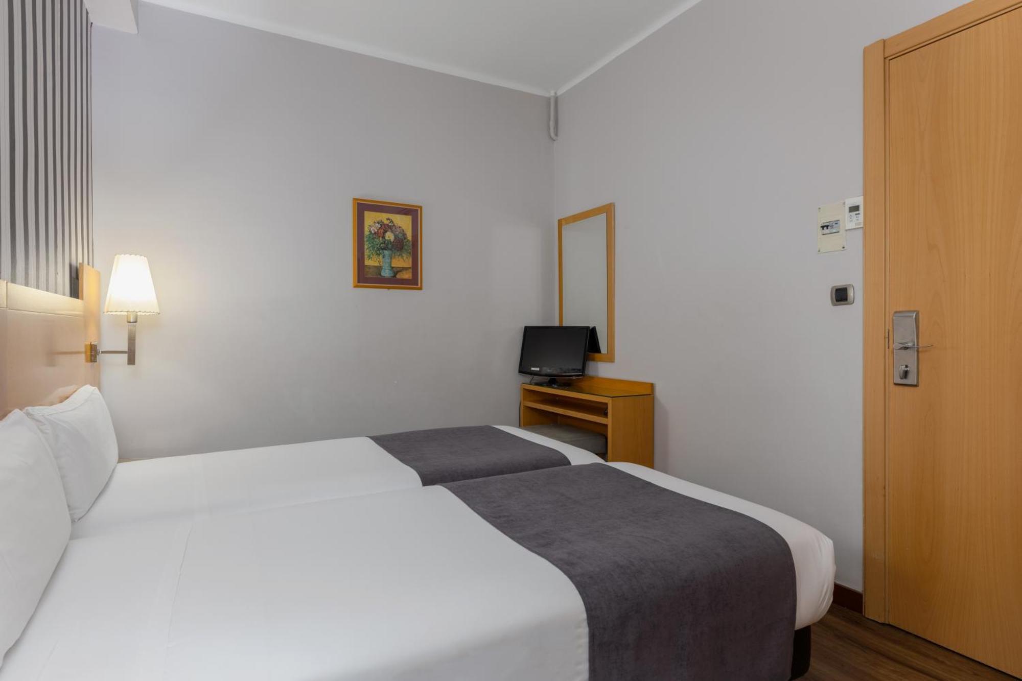 Hotel Lyon Barcelona Luaran gambar