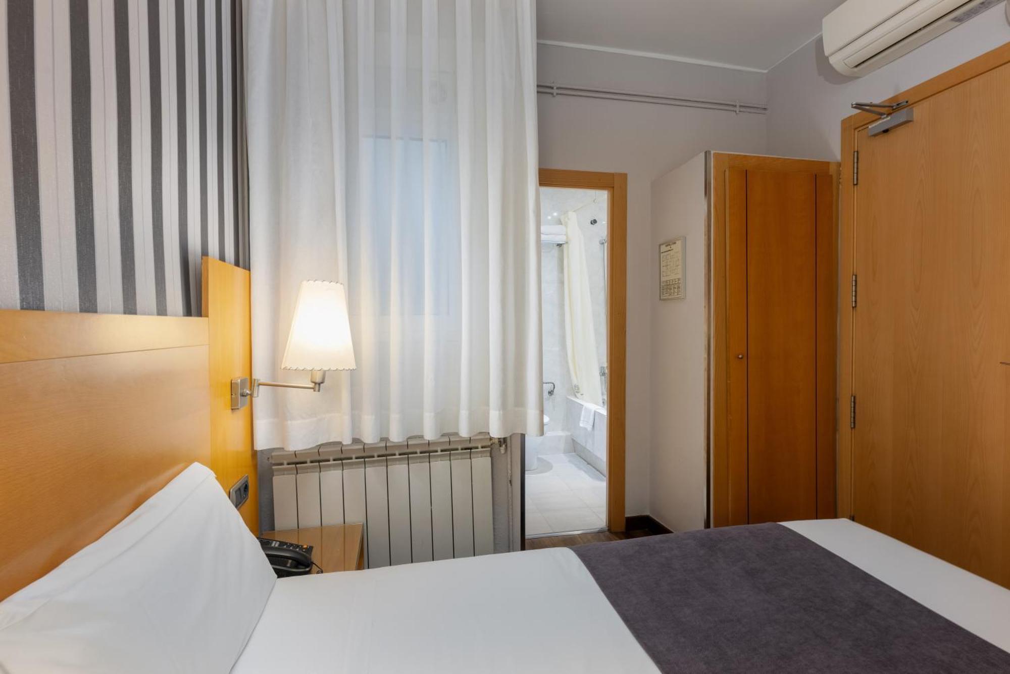 Hotel Lyon Barcelona Luaran gambar