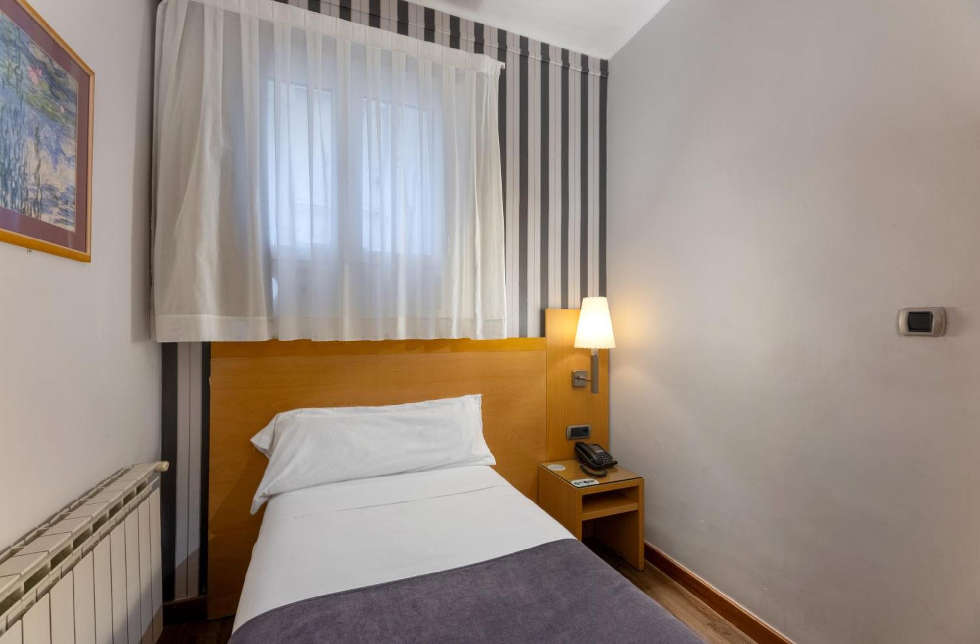 Hotel Lyon Barcelona Luaran gambar