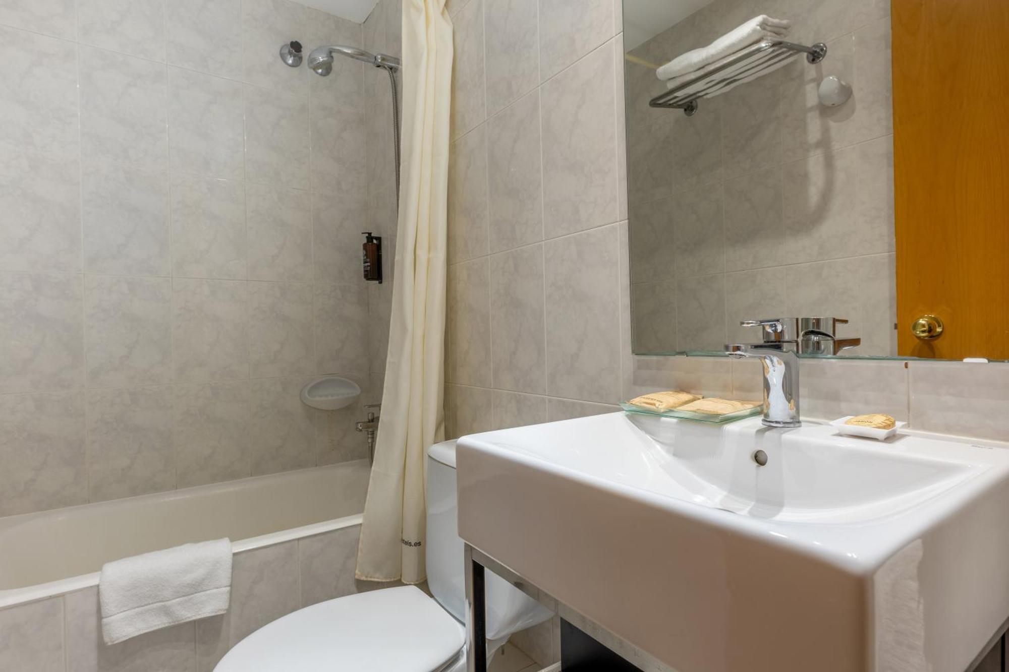 Hotel Lyon Barcelona Luaran gambar