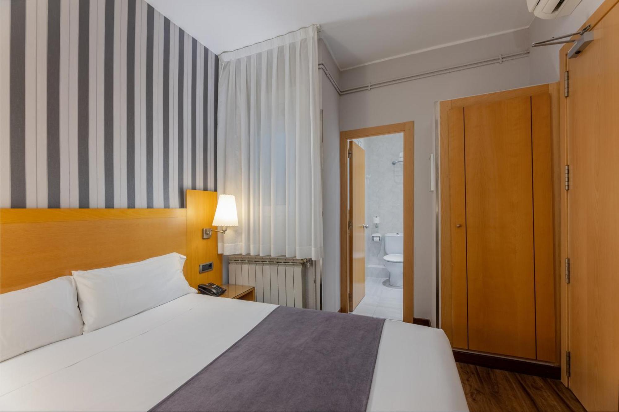 Hotel Lyon Barcelona Luaran gambar