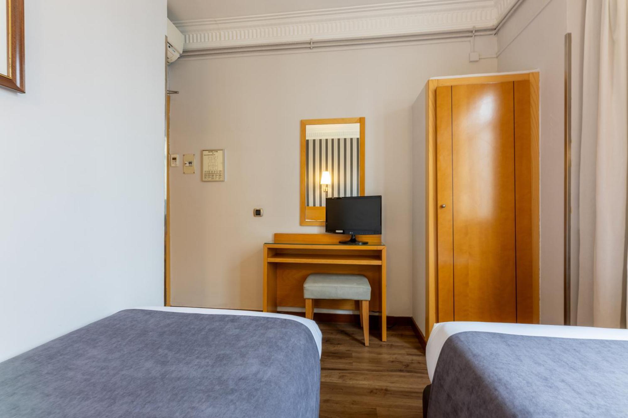 Hotel Lyon Barcelona Luaran gambar